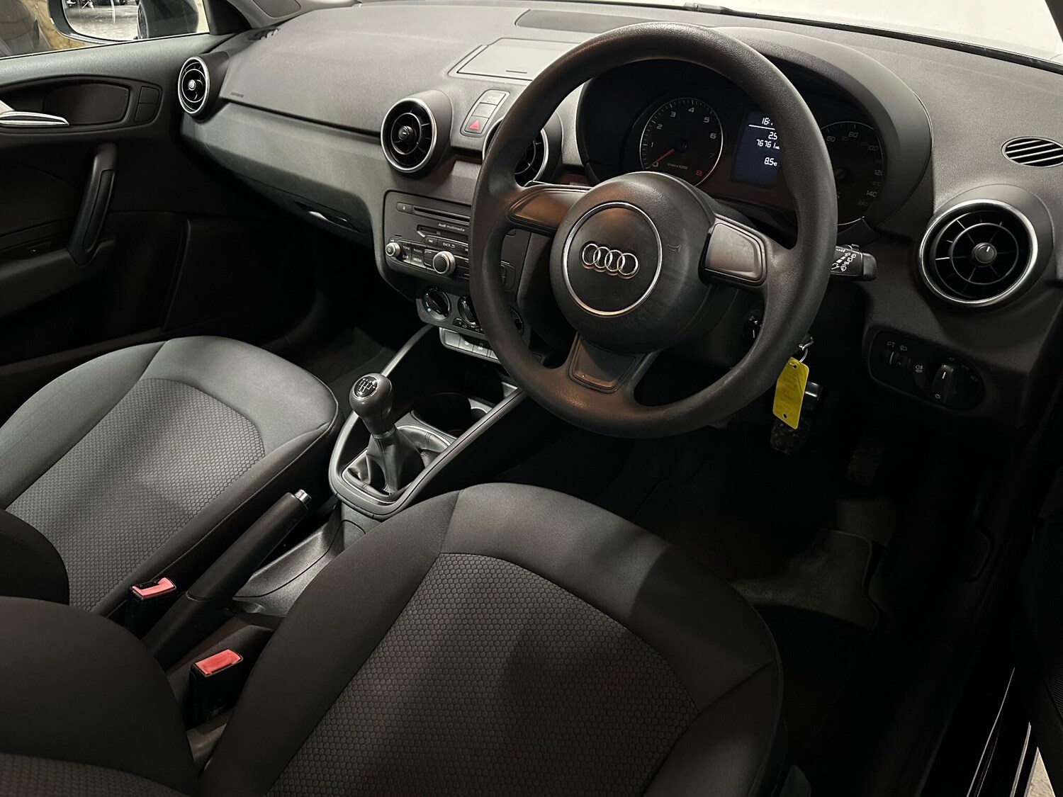 Used Audi A1 2011 for sale - 76999738: Photo 4