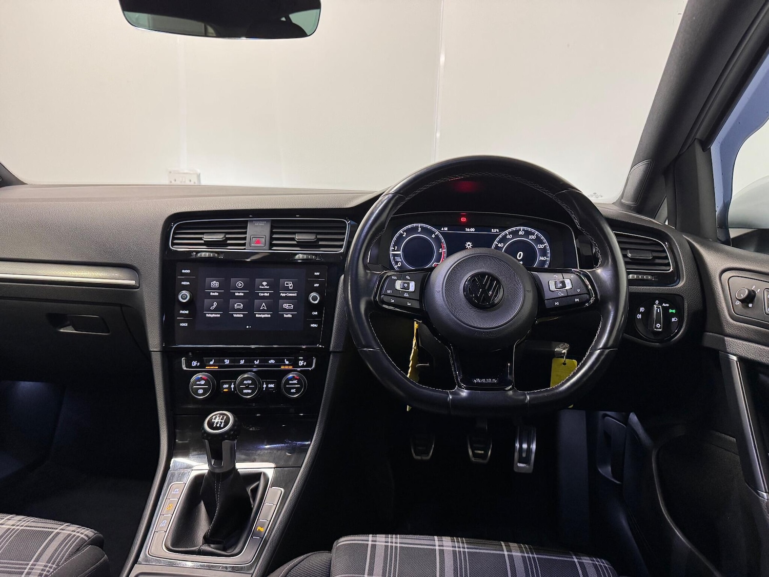 Used Volkswagen Golf 2018 for sale - 76736825: Photo 30