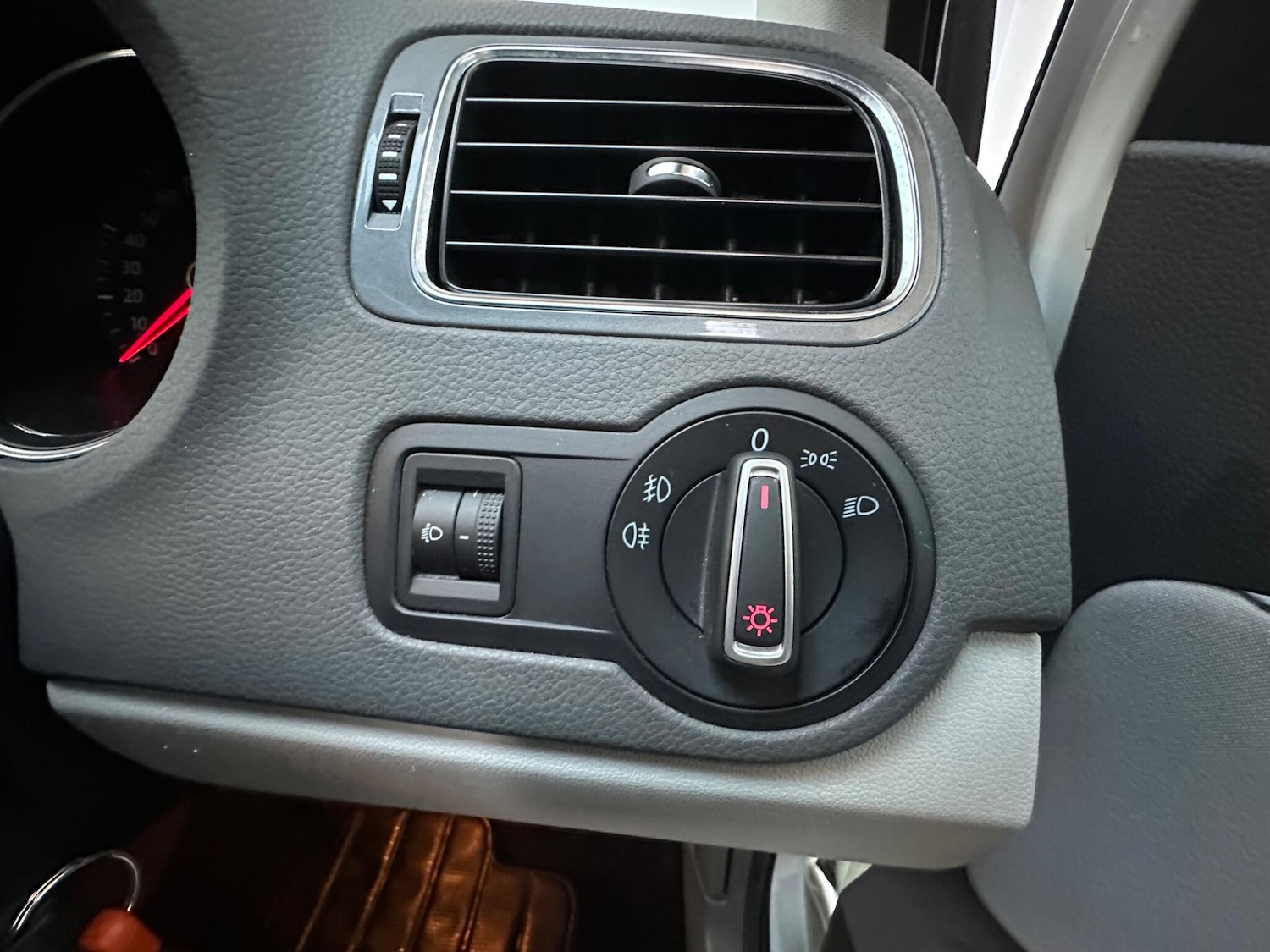 Used Volkswagen Polo 2015 for sale - 77269460: Photo 22