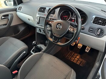 Used Volkswagen Polo 2015 for sale - 77269460: Photo