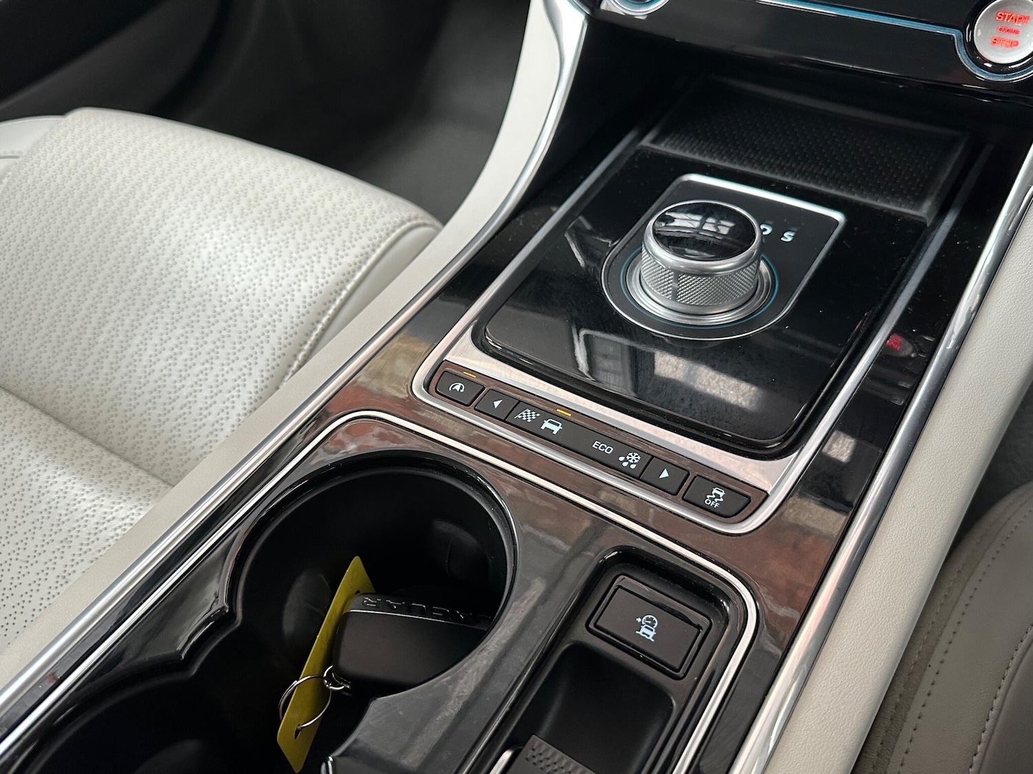 Used Jaguar XE 2016 for sale - 76176223: Photo 10