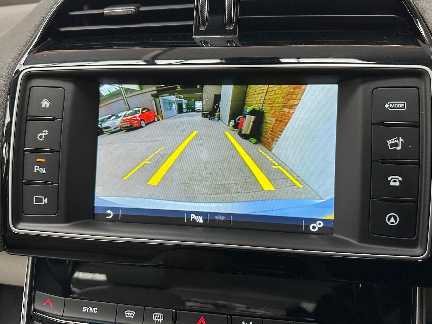 Used Jaguar XE 2016 for sale - 76176223: Photo 17