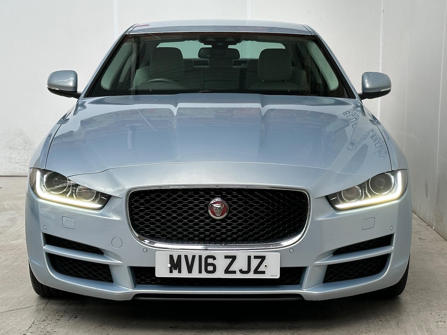 Used Jaguar XE 2016 for sale - 76176223: Photo 2