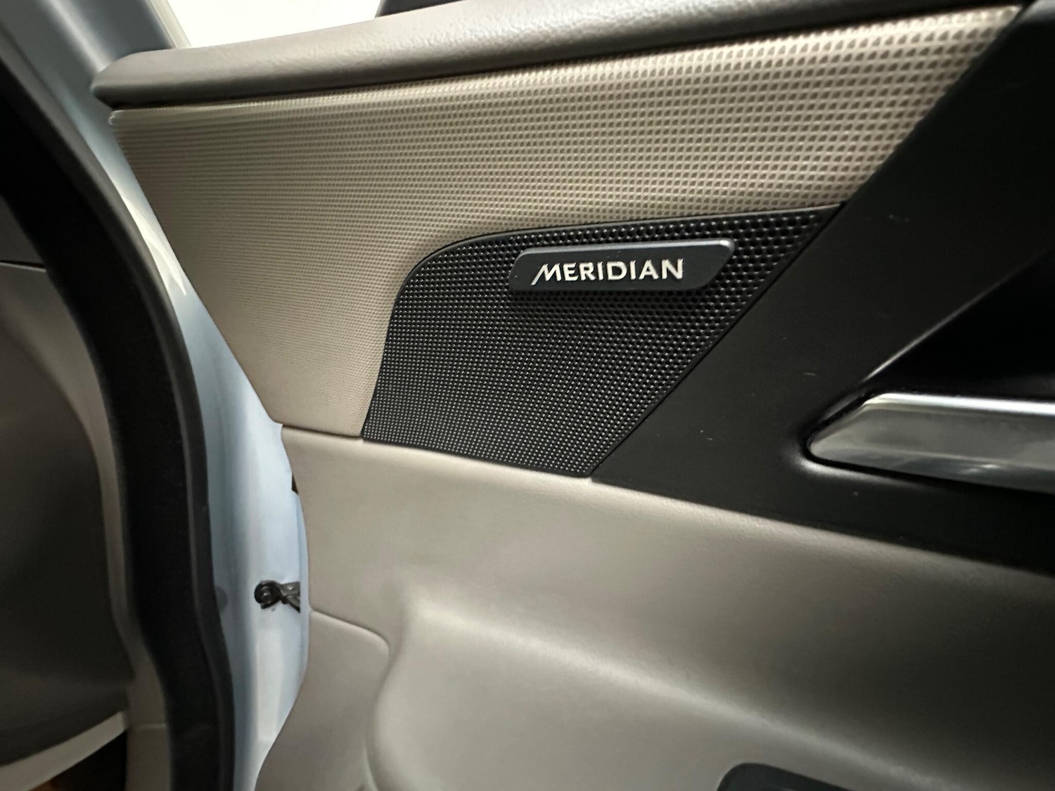 Used Jaguar XE 2016 for sale - 76176223: Photo 23