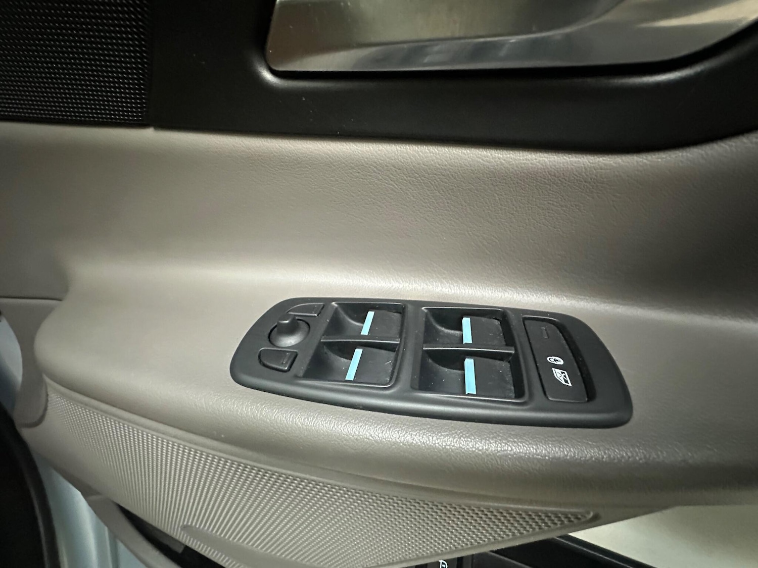 Used Jaguar XE 2016 for sale - 76176223: Photo 24