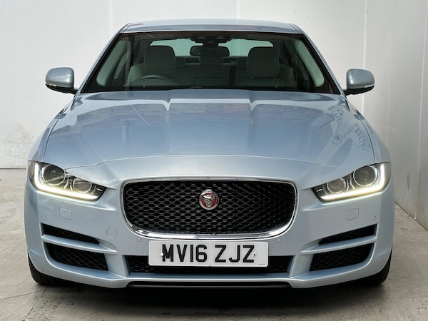Used Jaguar XE 2016 for sale - 76176223: Photo 2