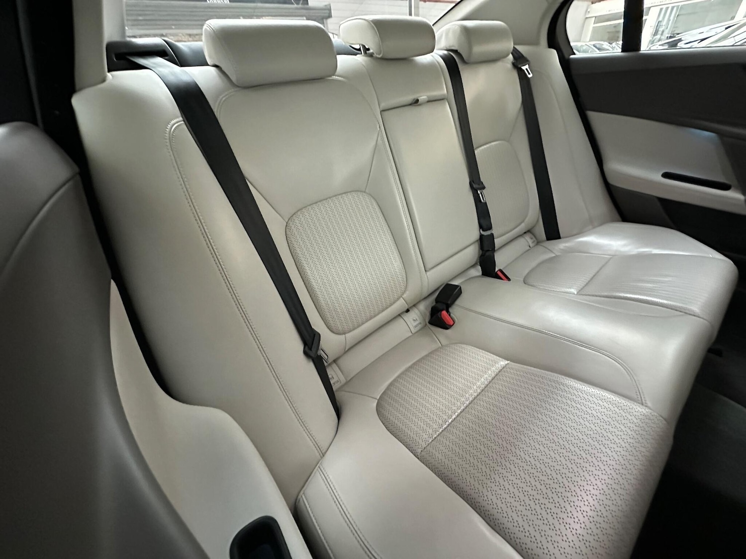 Used Jaguar XE 2016 for sale - 76176223: Photo 9