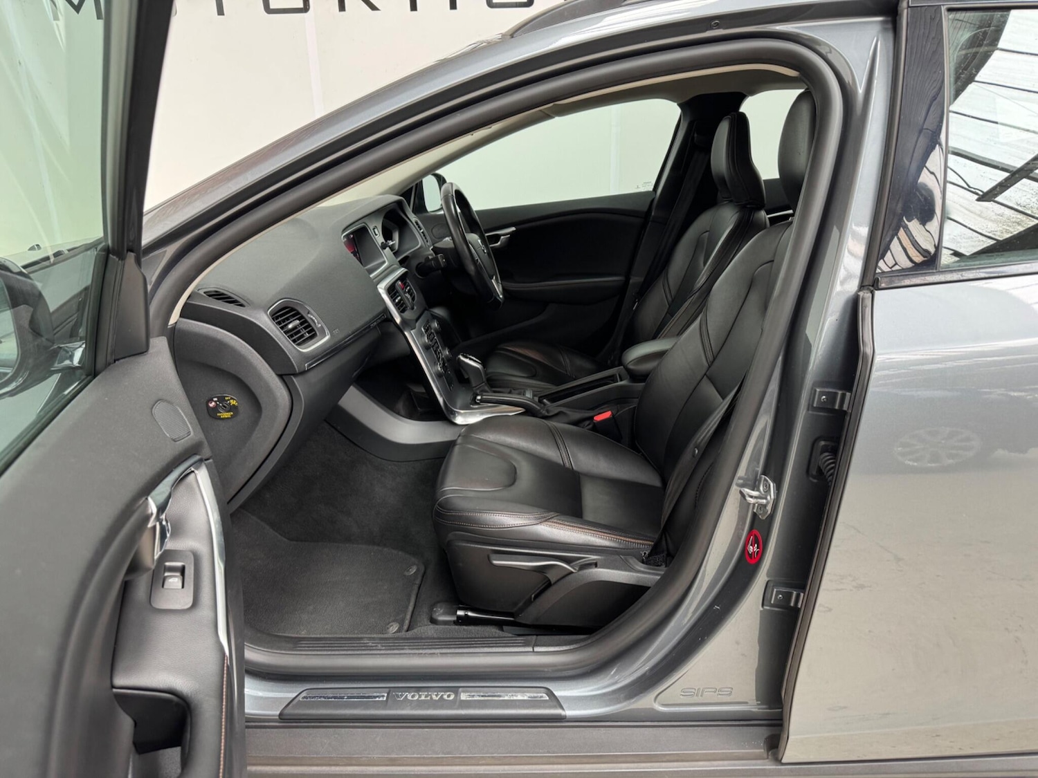 Used Volvo V40 2017 for sale - 77995194: Photo 10