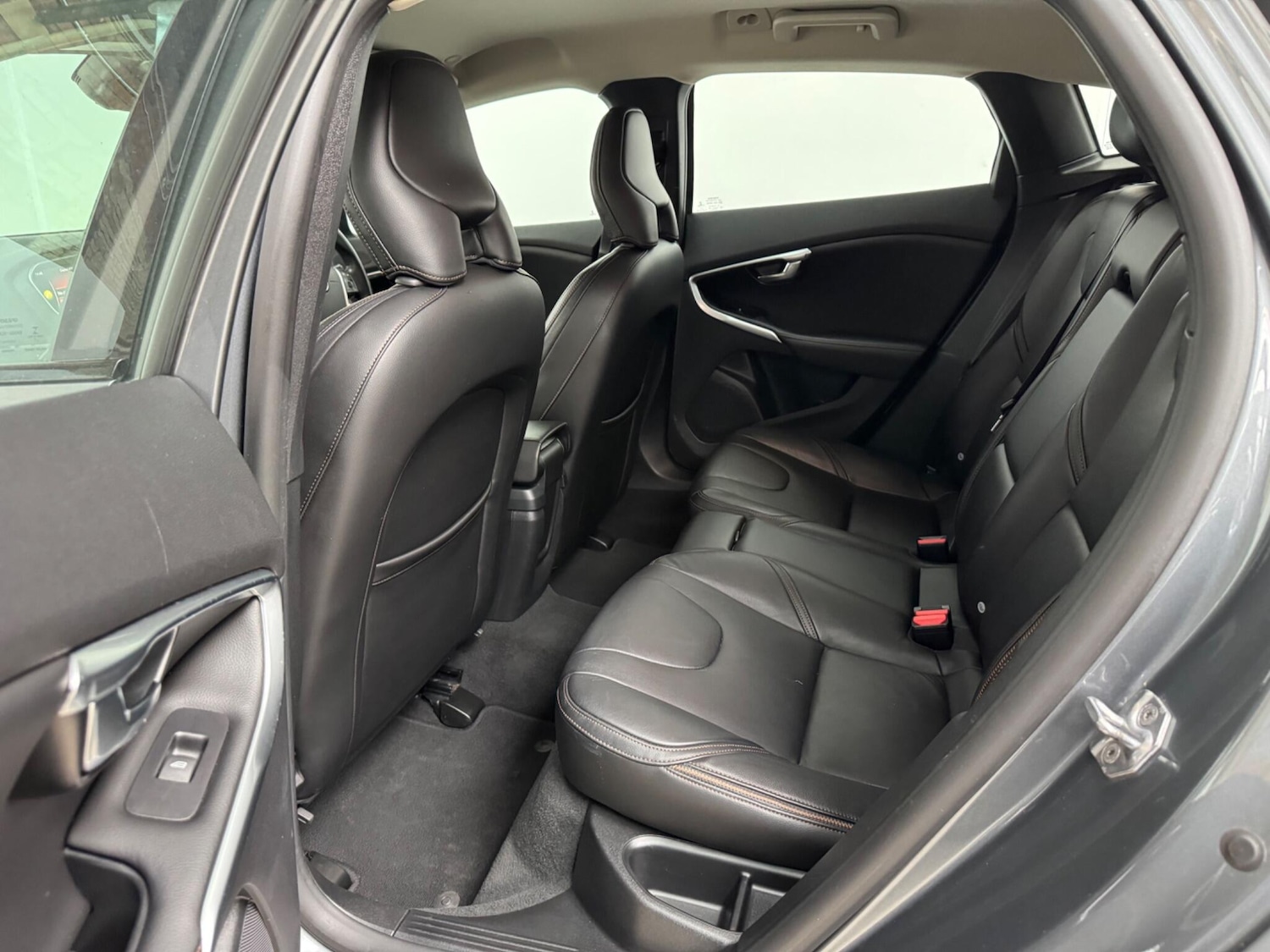 Used Volvo V40 2017 for sale - 77995194: Photo 11