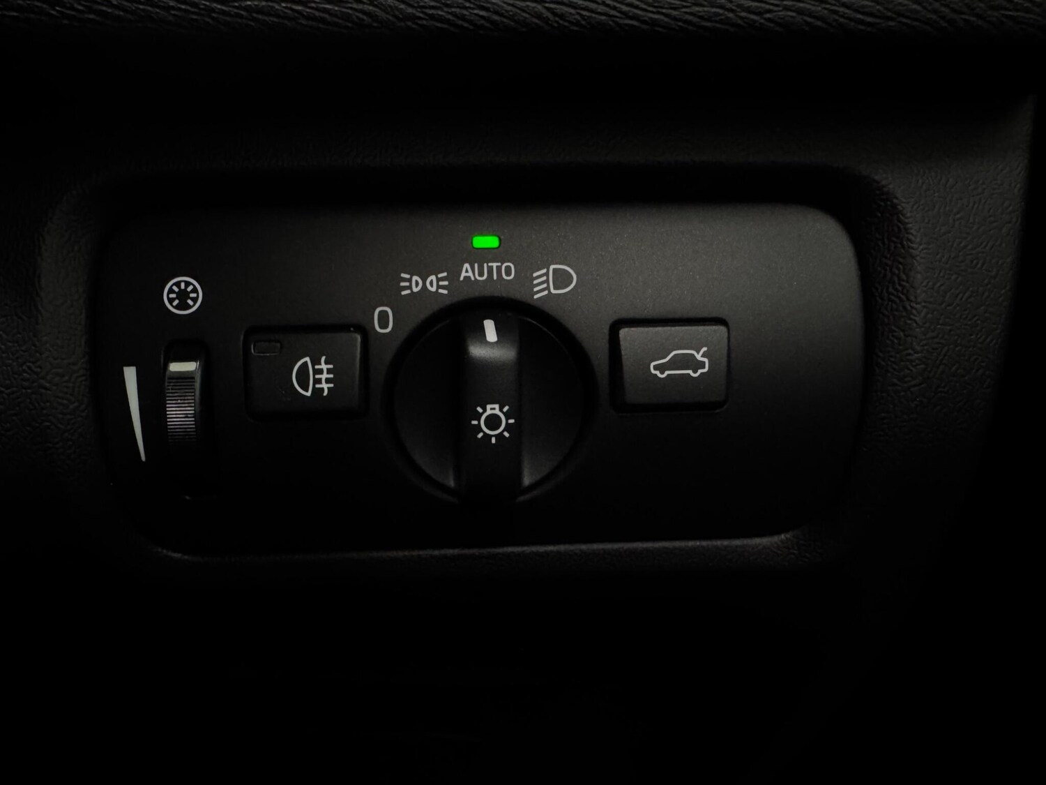 Used Volvo V40 2017 for sale - 77995194: Photo 21