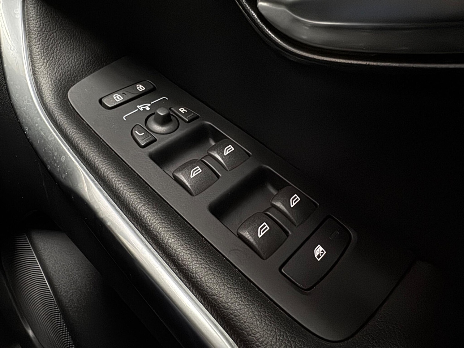 Used Volvo V40 2017 for sale - 77995194: Photo 22