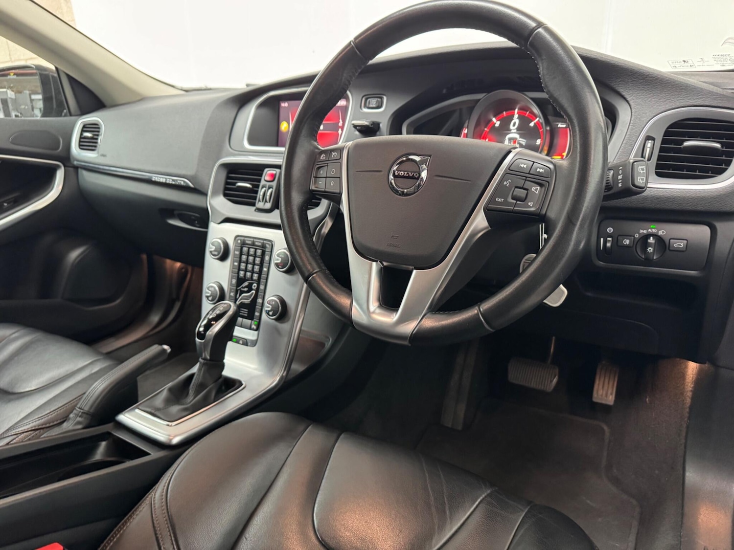 Used Volvo V40 2017 for sale - 77995194: Photo 4