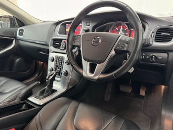 Used Volvo V40 2017 for sale - 77995194: Photo