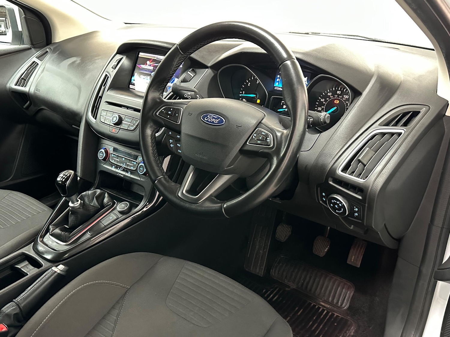 Used Ford Focus 2015 for sale - 76928173: Photo 4