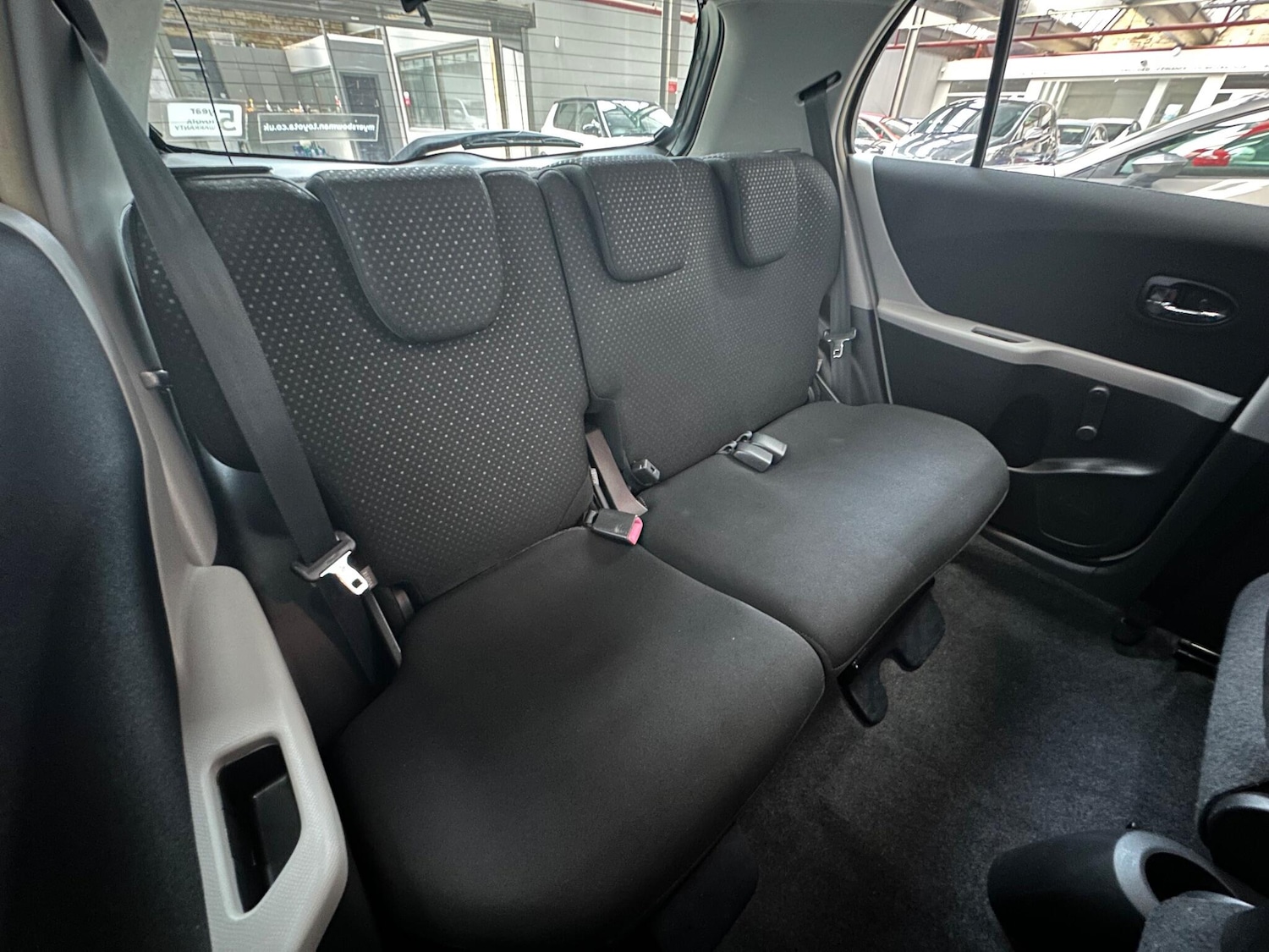 Used Toyota Yaris 2011 for sale - 76338688: Photo 10