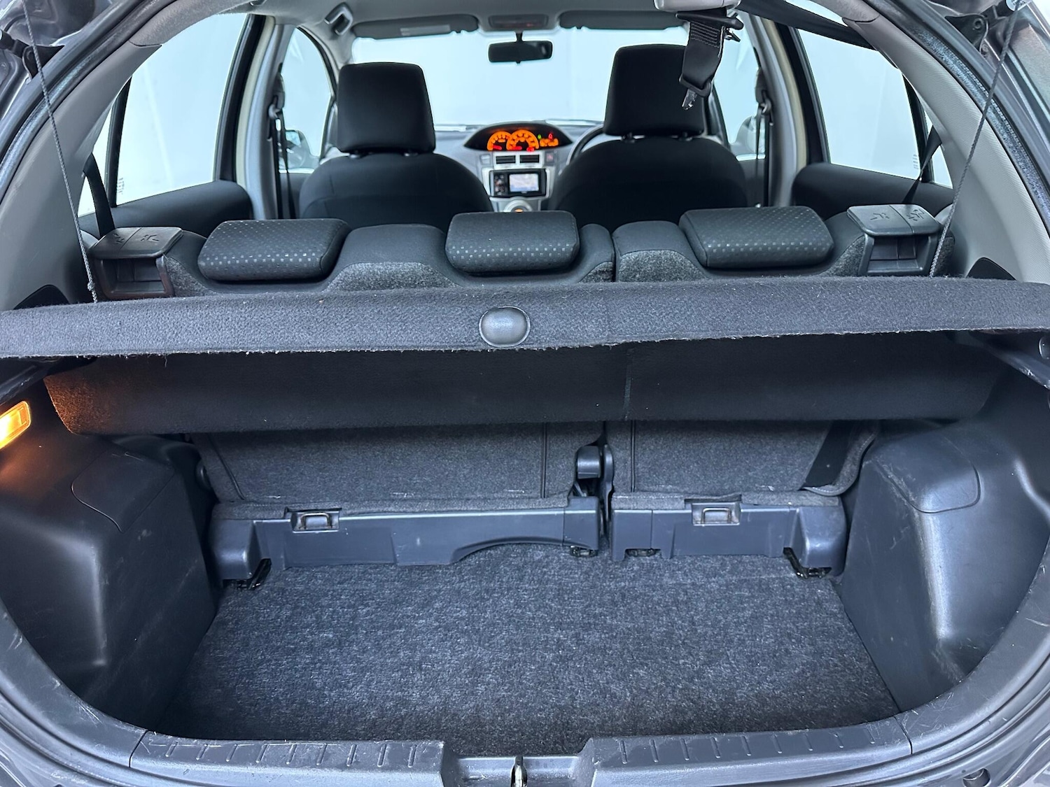 Used Toyota Yaris 2011 for sale - 76338688: Photo 18
