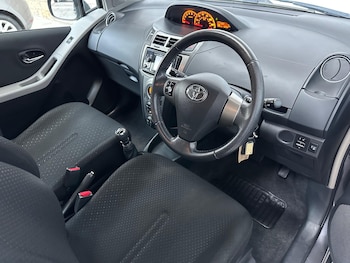 Used Toyota Yaris 2011 for sale - 76338688: Photo