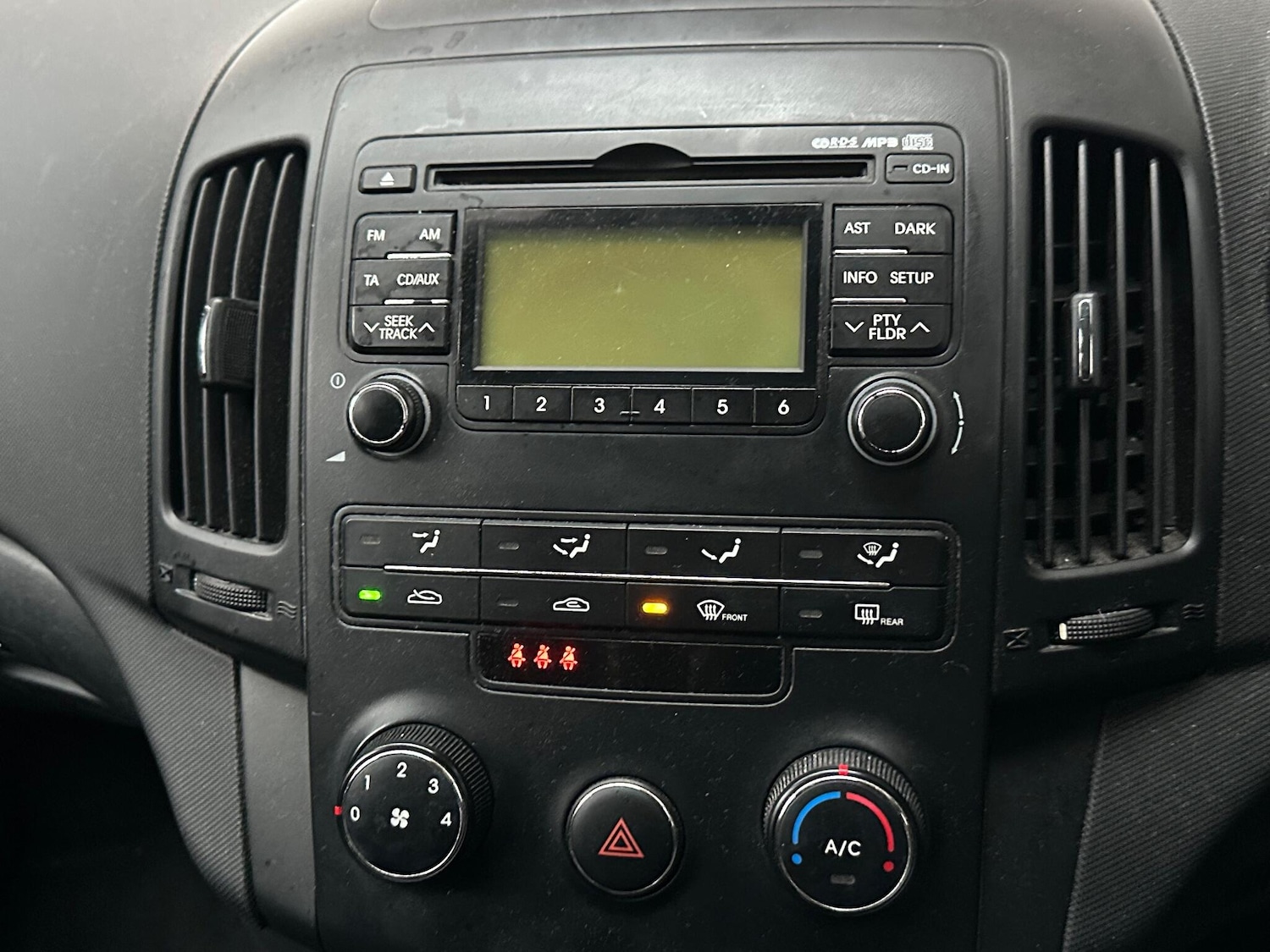 Used Hyundai i30 2010 for sale - 76888986: Photo 8