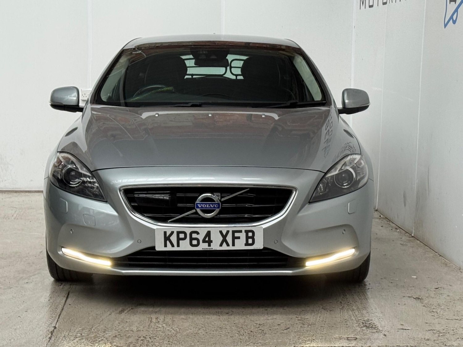 Used Volvo V40 2014 for sale - 77234686: Photo 2