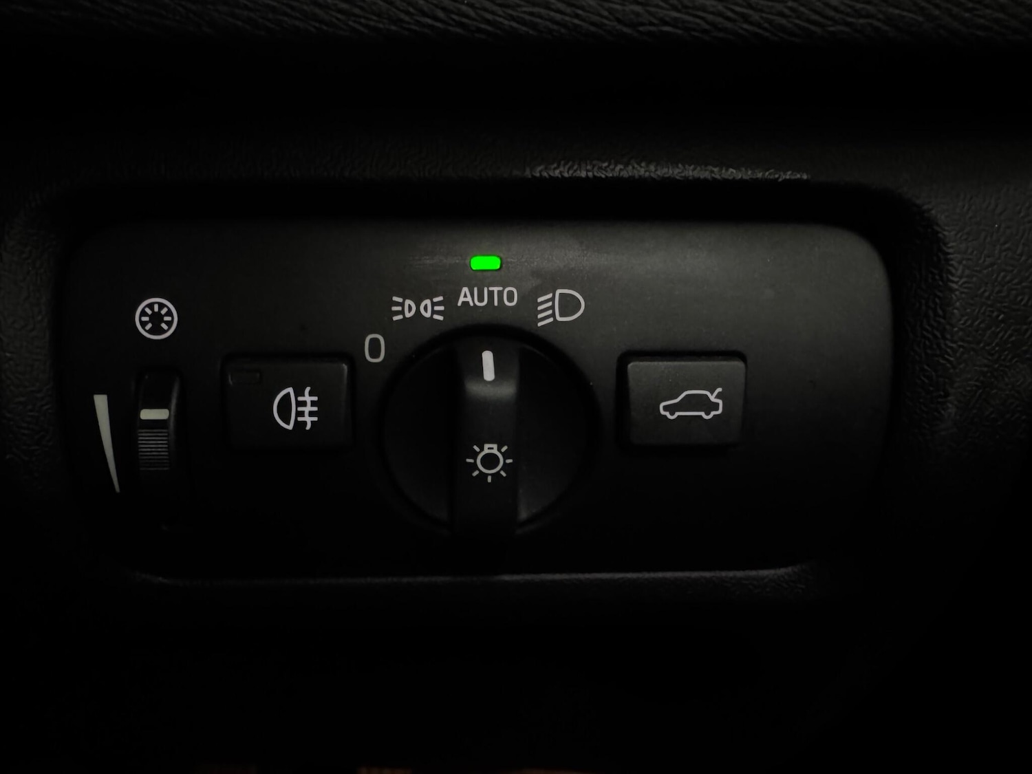 Used Volvo V40 2014 for sale - 77234686: Photo 22