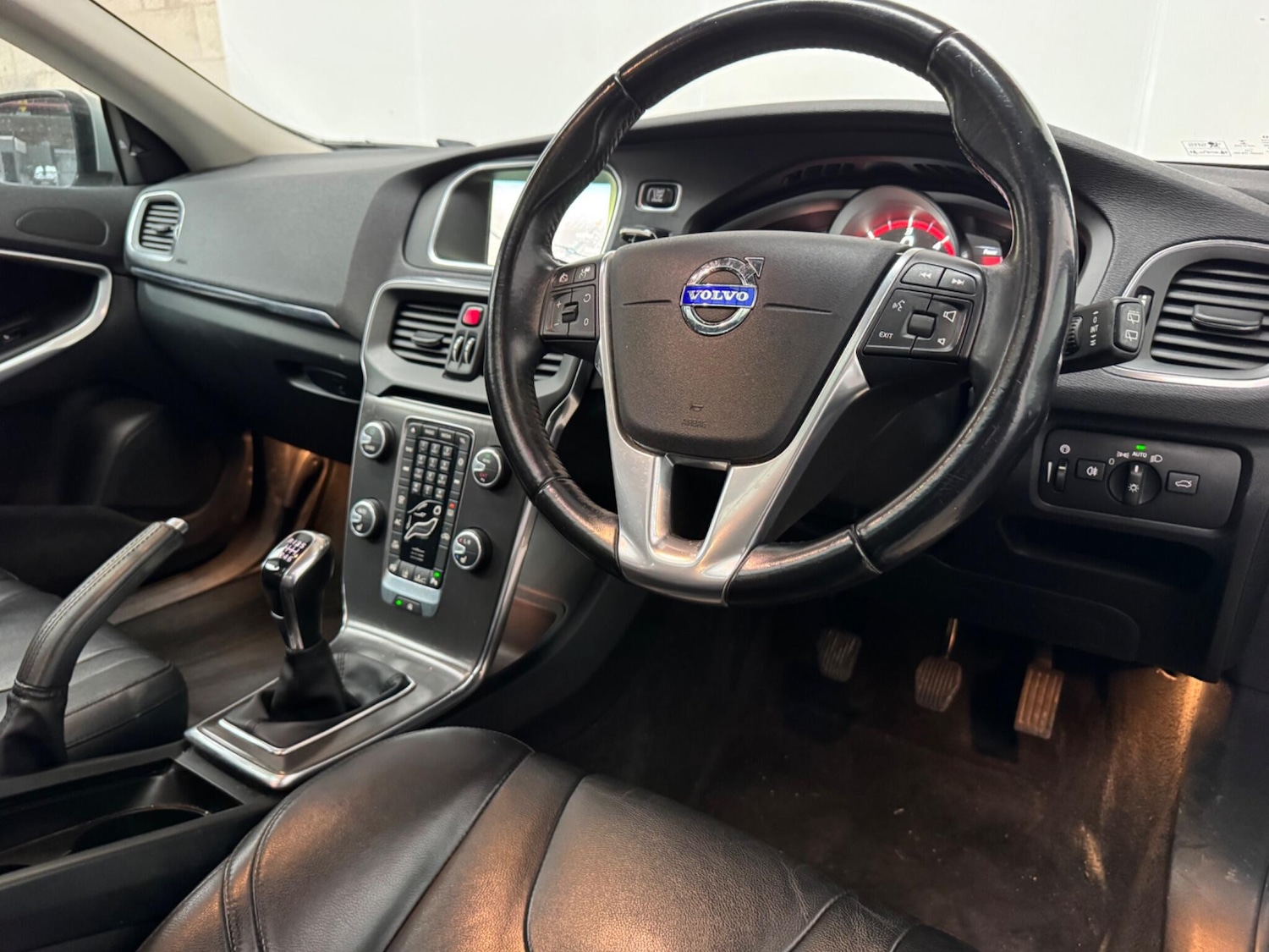 Used Volvo V40 2014 for sale - 77234686: Photo 4