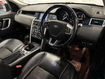 Used Land Rover Discovery Sport 2017 for sale - 77457957: Photo