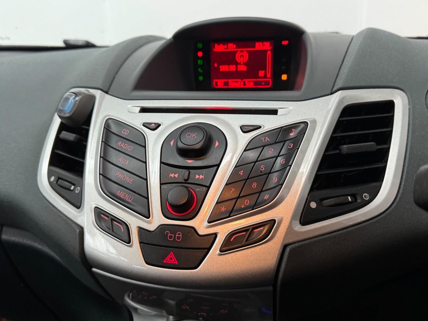 Used Ford Fiesta 2010 for sale - 77911371: Photo 11