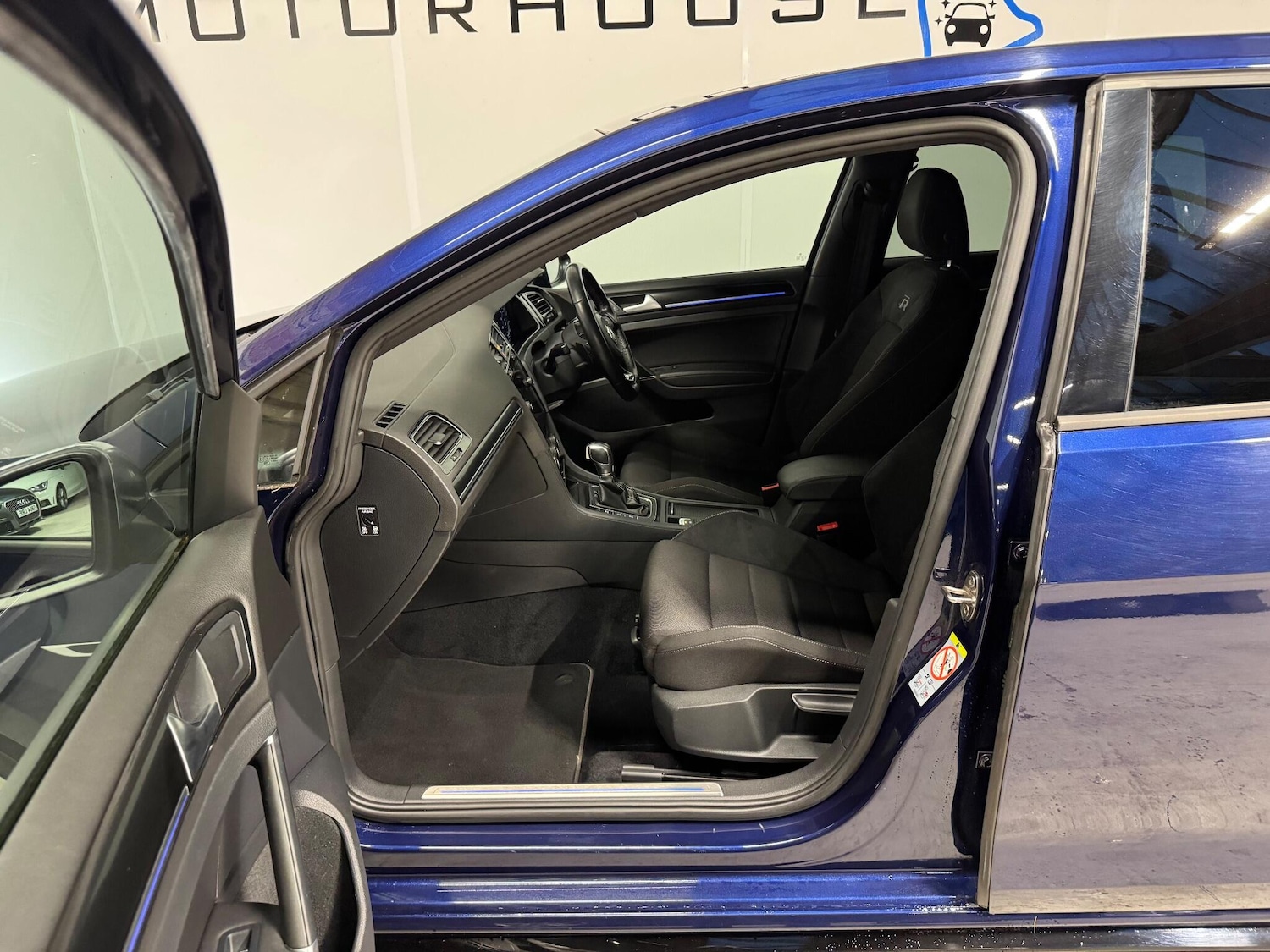 Used Volkswagen Golf 2017 for sale - 77043093: Photo 11