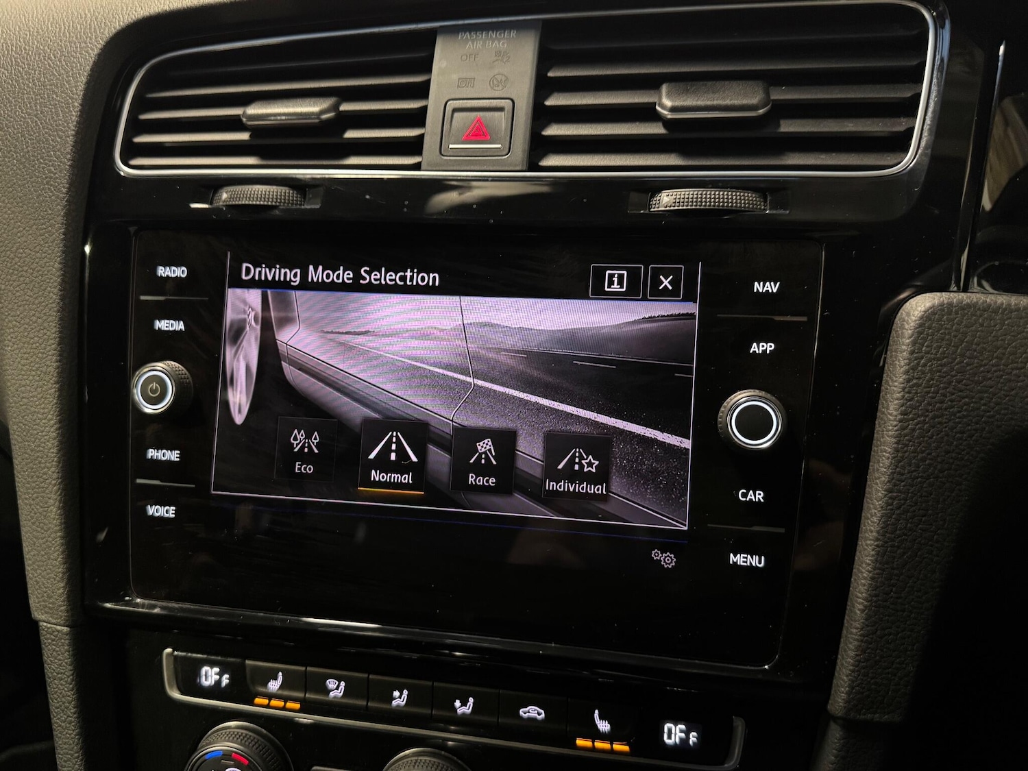 Used Volkswagen Golf 2017 for sale - 77043093: Photo 23