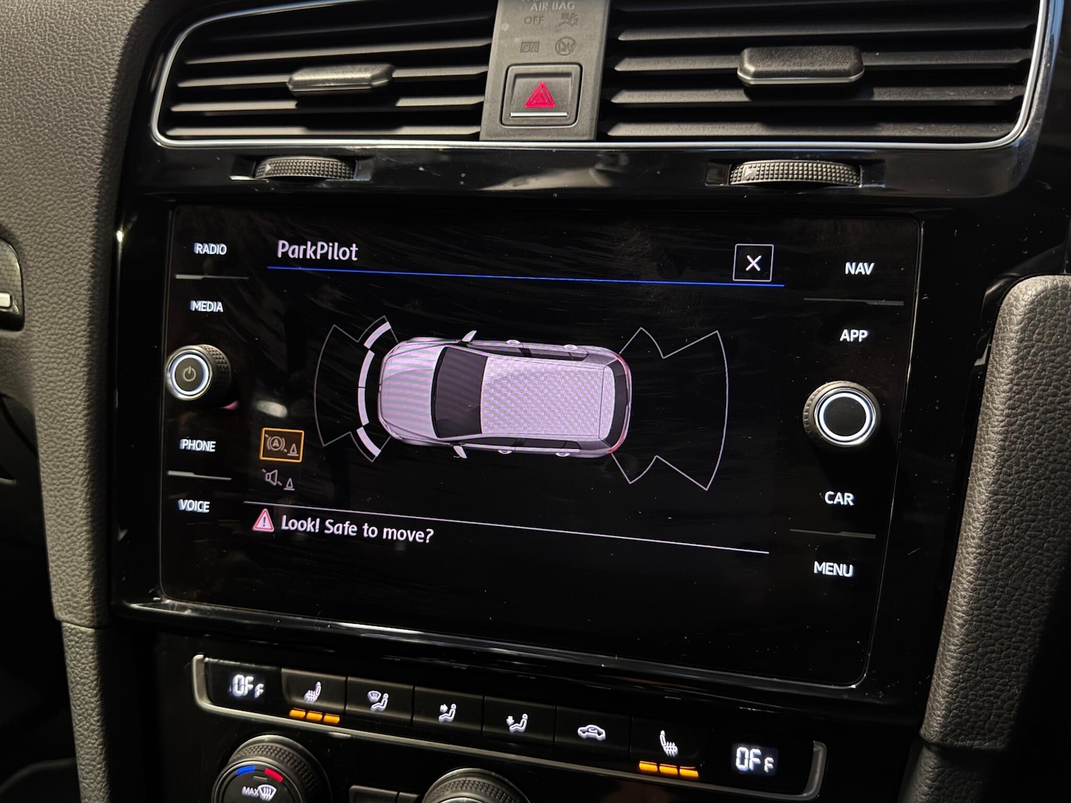 Used Volkswagen Golf 2017 for sale - 77043093: Photo 24