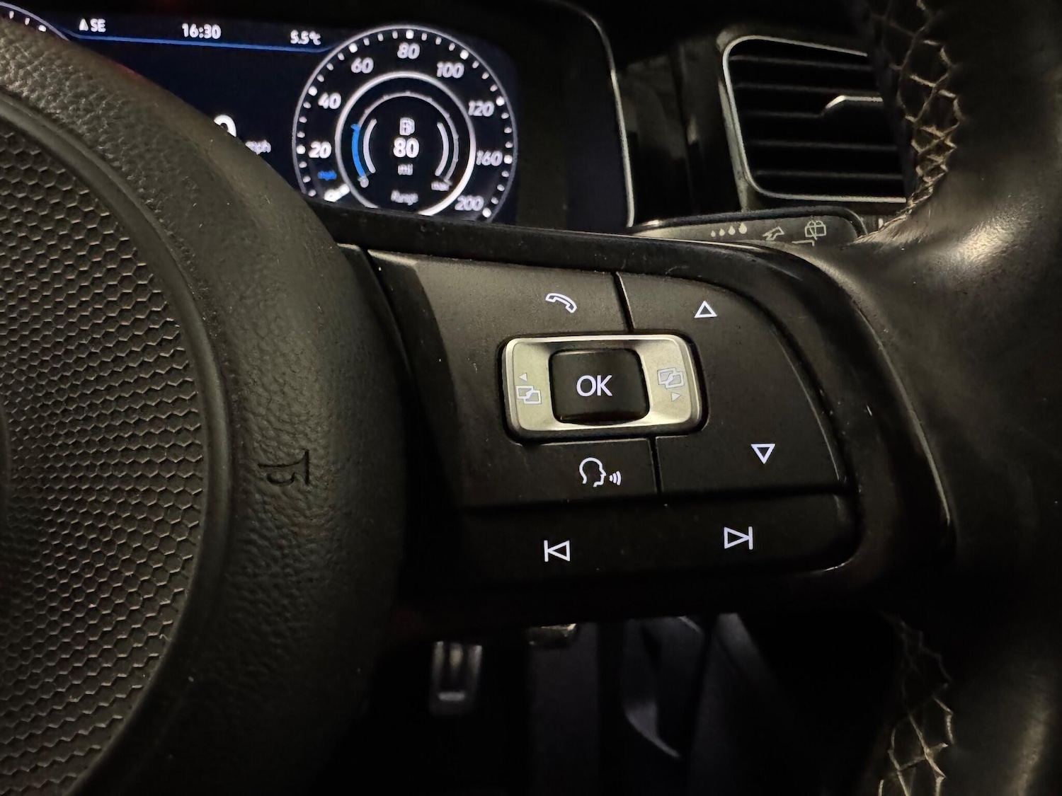 Used Volkswagen Golf 2017 for sale - 77043093: Photo 29