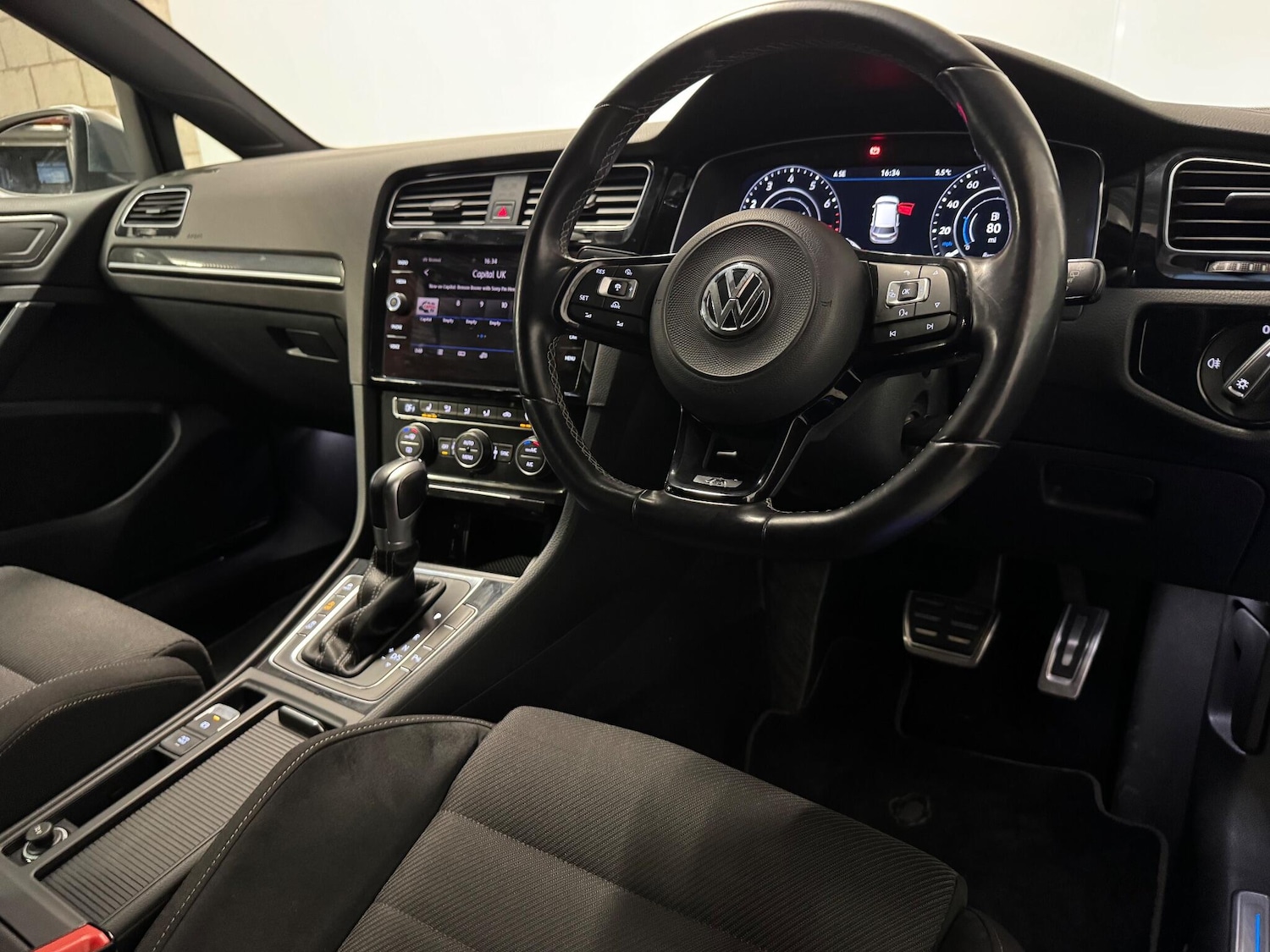 Used Volkswagen Golf 2017 for sale - 77043093: Photo 4