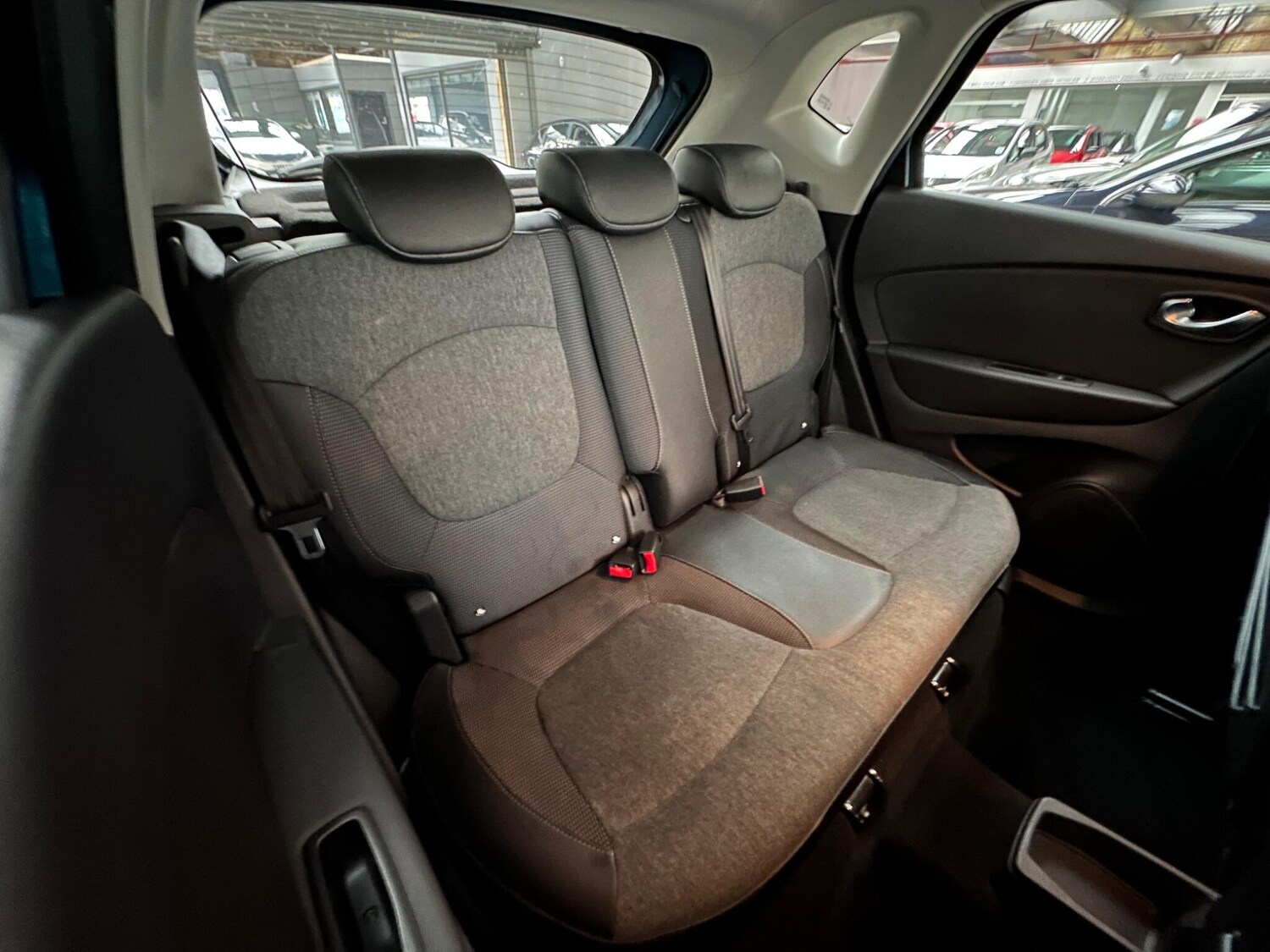 Used Renault Captur 2017 for sale - 78103130: Photo 12