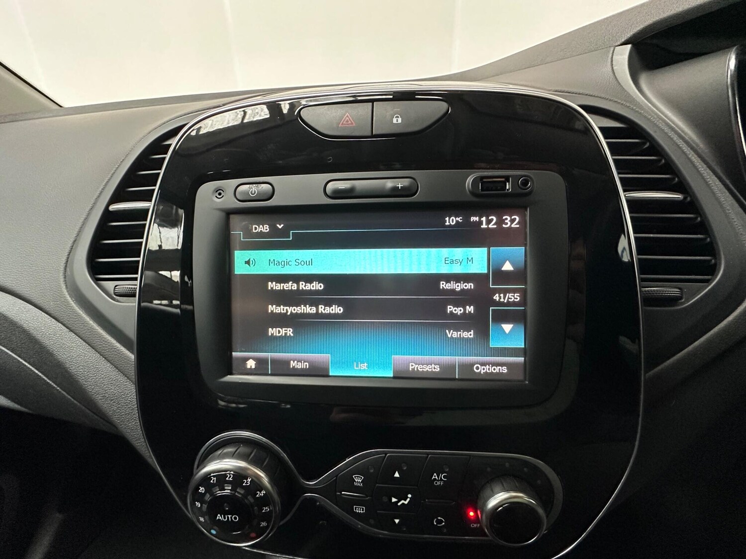 Used Renault Captur 2017 for sale - 78103130: Photo 16