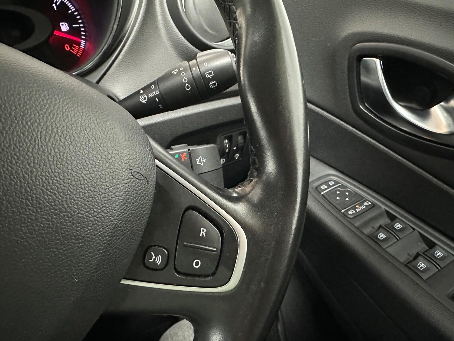 Used Renault Captur 2017 for sale - 78103130: Photo 18