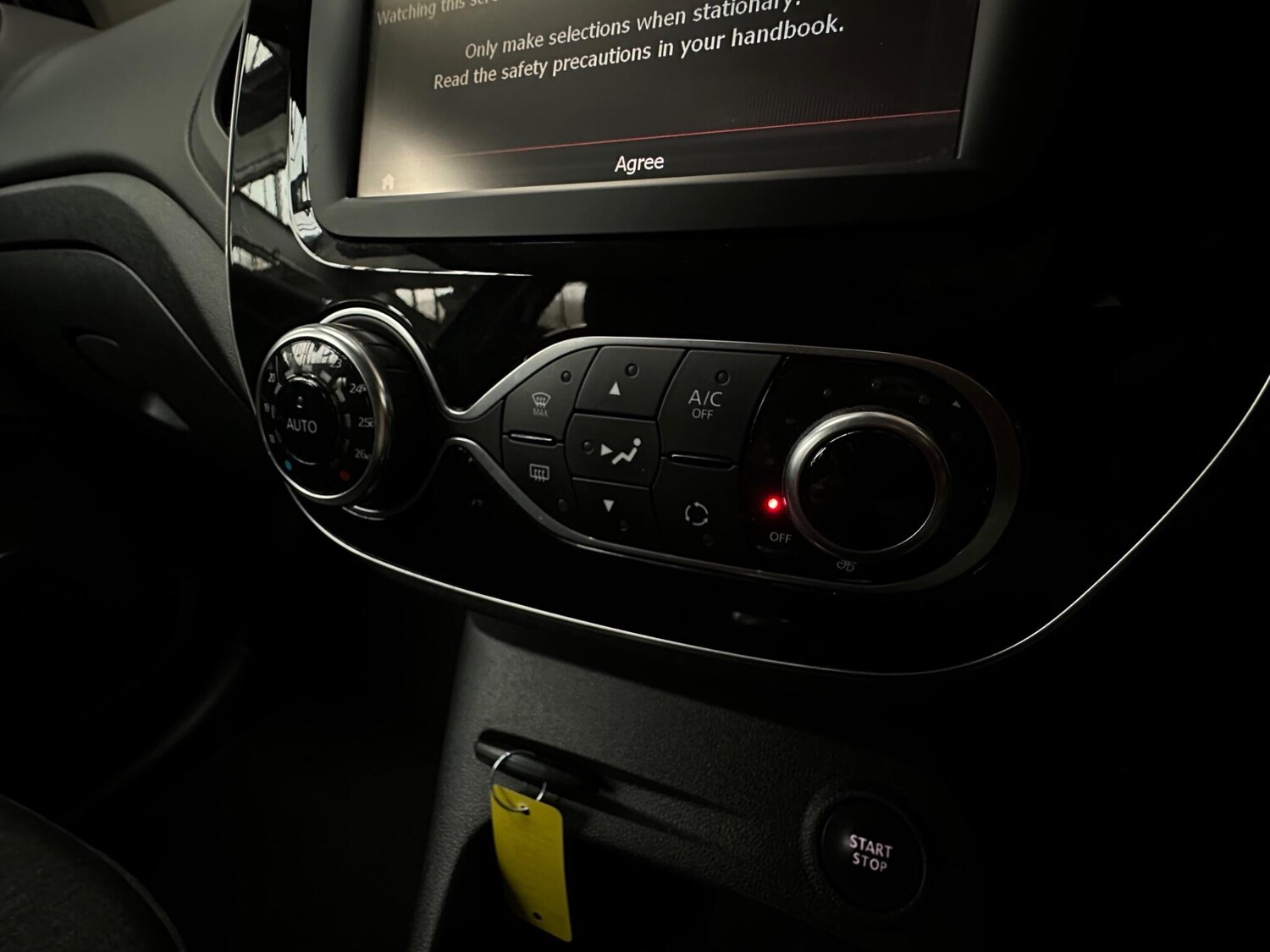 Used Renault Captur 2017 for sale - 78103130: Photo 19