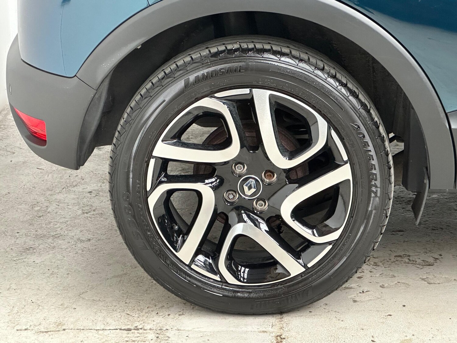 Used Renault Captur 2017 for sale - 78103130: Photo 25