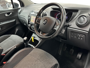 Used Renault Captur 2017 for sale - 78103130: Photo