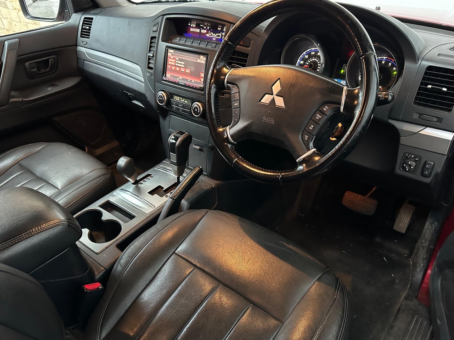 Used Mitsubishi Shogun 2010 for sale - 77269461: Photo 3