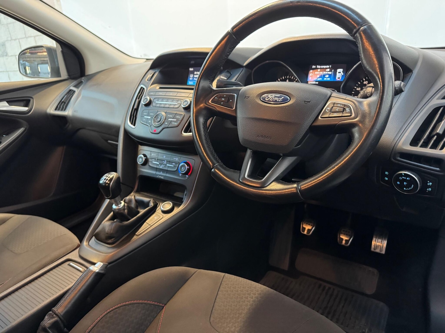 Used Ford Focus 2015 for sale - 76773536: Photo 4