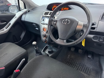 Used Toyota Yaris 2011 for sale - 79238196: Photo