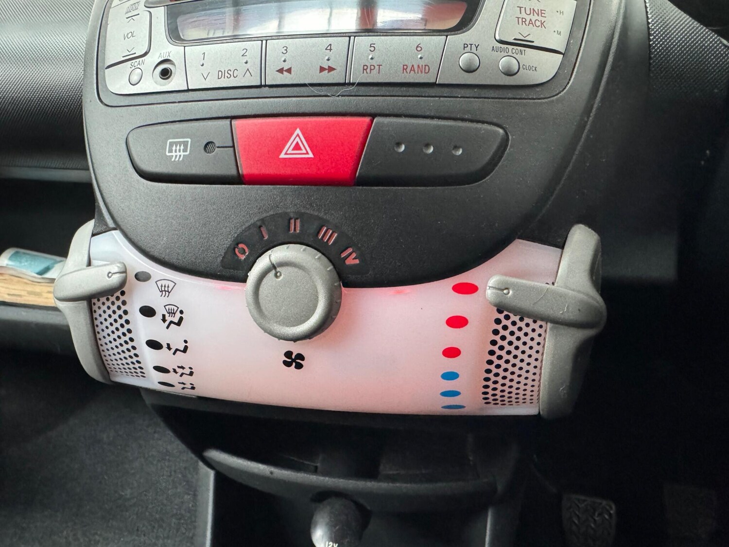 Used Toyota AYGO 2013 for sale - 77698339: Photo 15