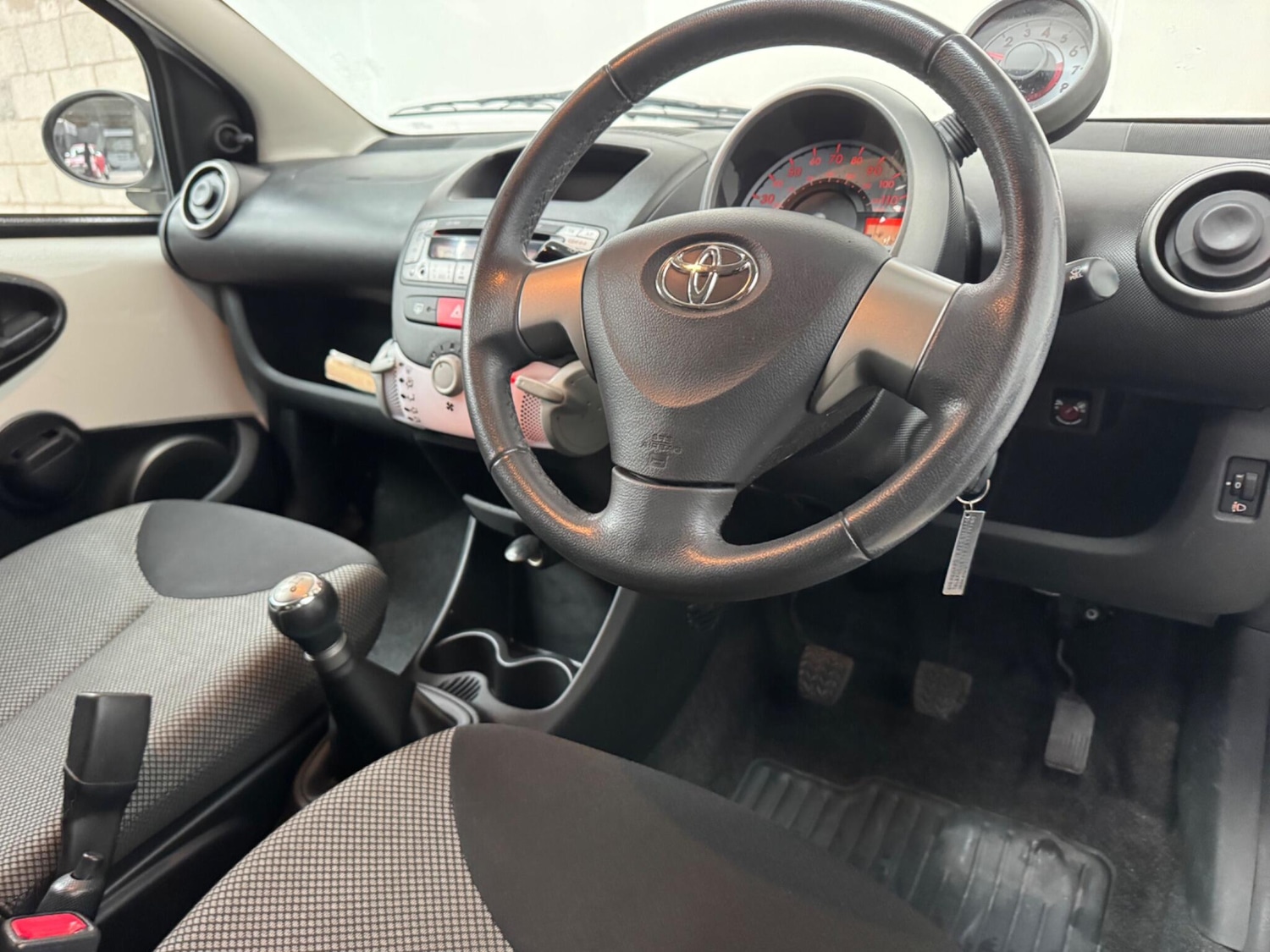 Used Toyota AYGO 2013 for sale - 77698339: Photo 4