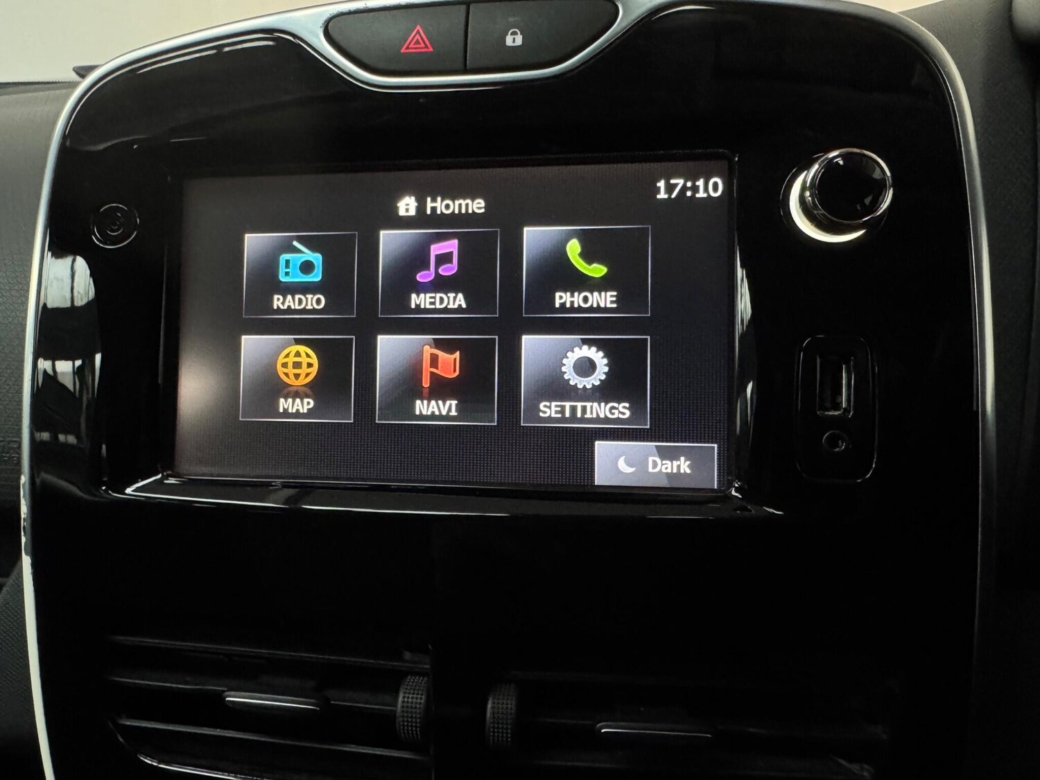 Used Renault Clio 2015 for sale - 78036952: Photo 14