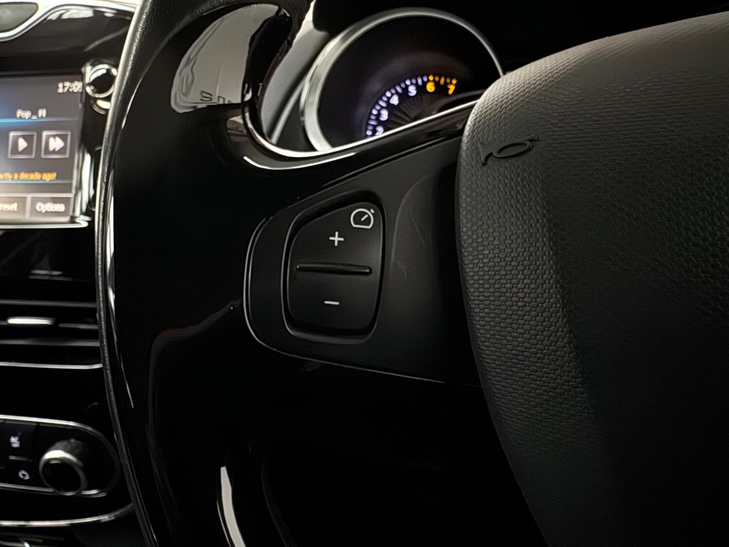 Used Renault Clio 2015 for sale - 78036952: Photo 21