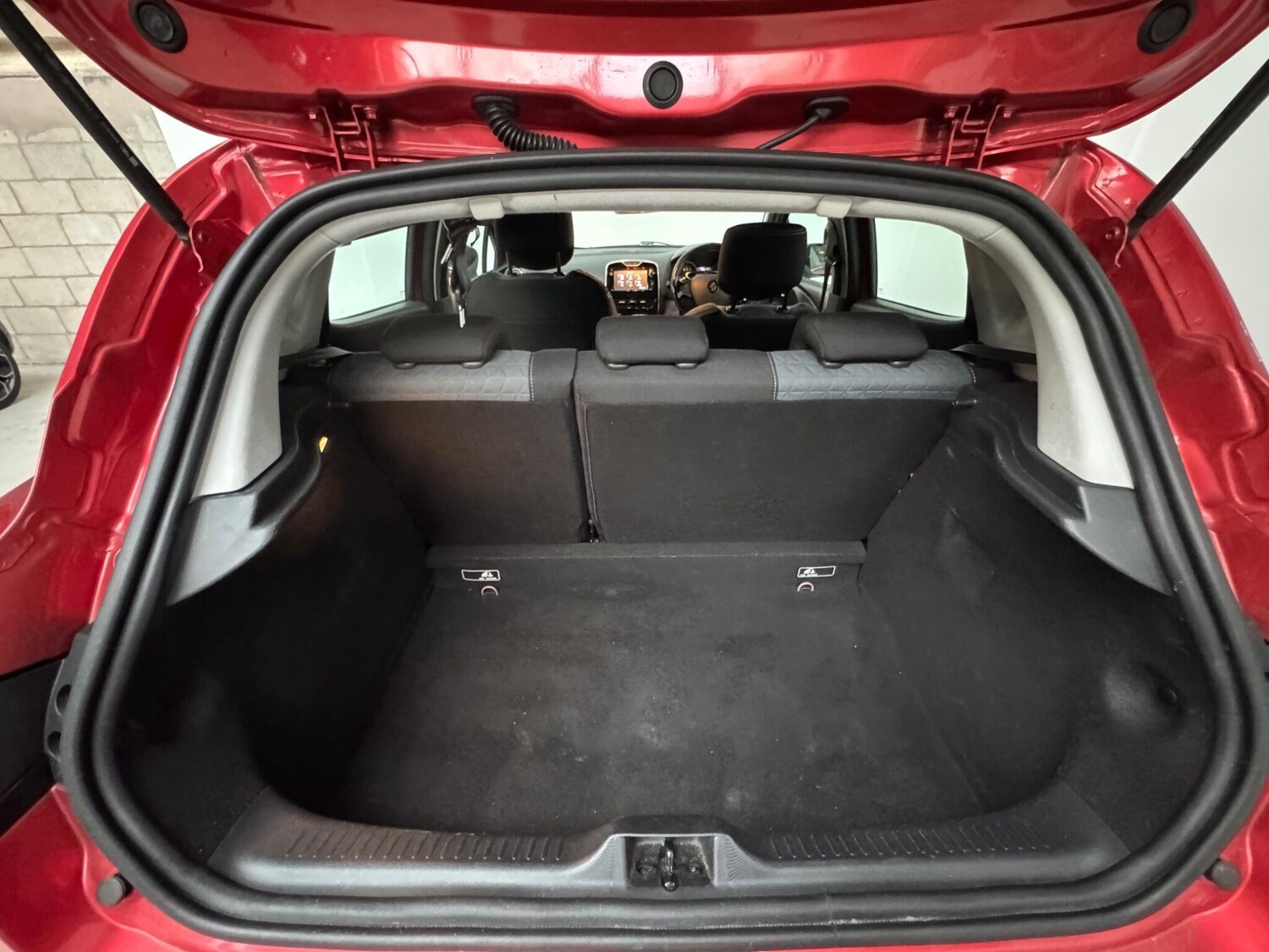 Used Renault Clio 2015 for sale - 78036952: Photo 24