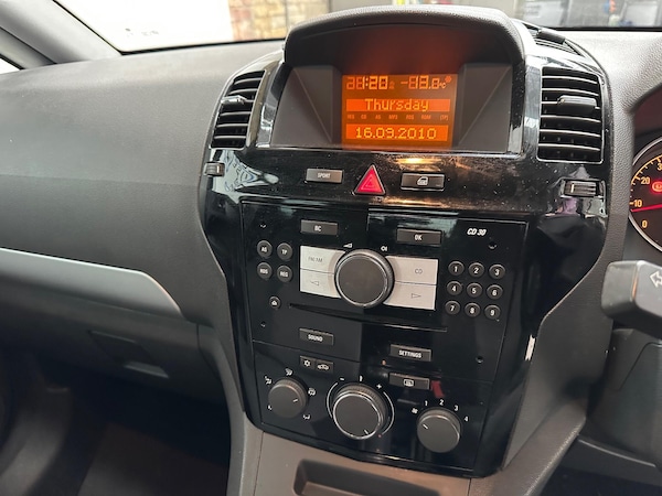 Used Vauxhall Zafira 2010 for sale - 76297372: Photo 9