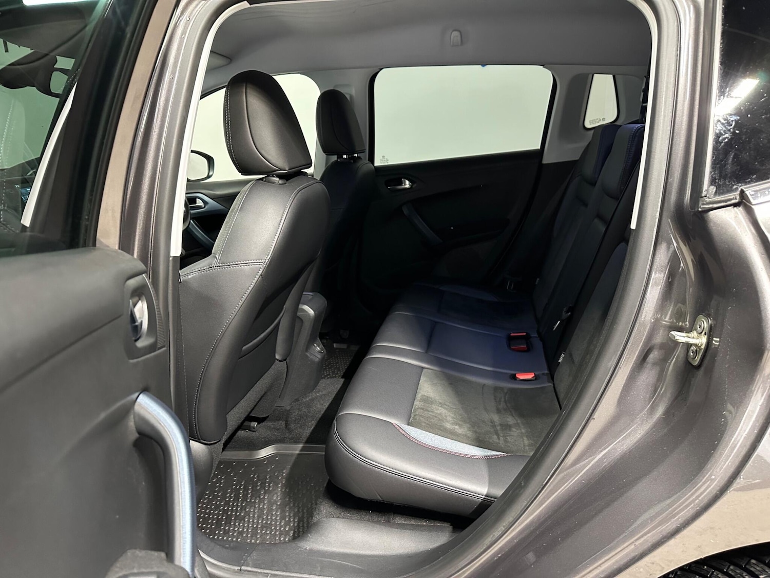 Used Peugeot 2008 2015 for sale - 77457959: Photo 12