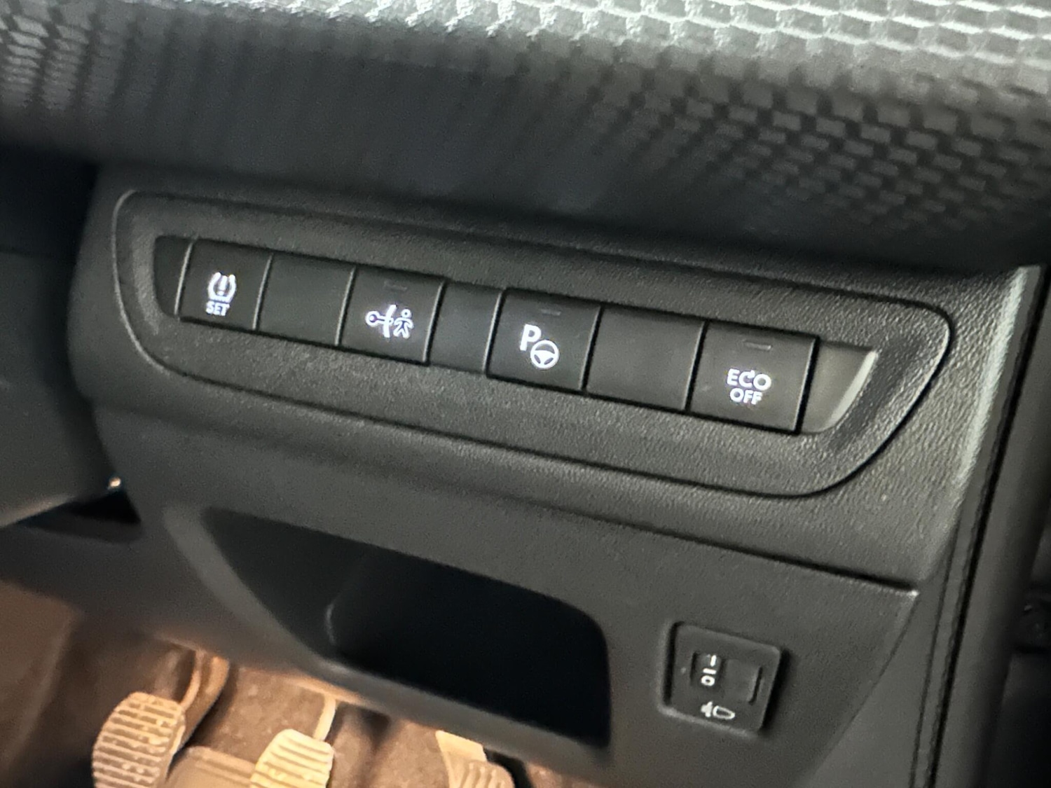 Used Peugeot 2008 2015 for sale - 77457959: Photo 26