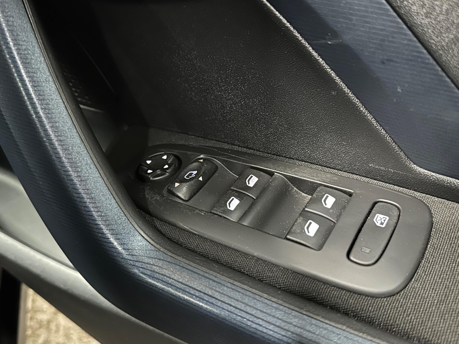 Used Peugeot 2008 2015 for sale - 77457959: Photo 27